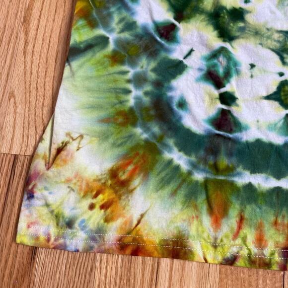 handmade tie dyed unisex tshirt XL pot leaf green gold vneck - Picture 3 of 8
